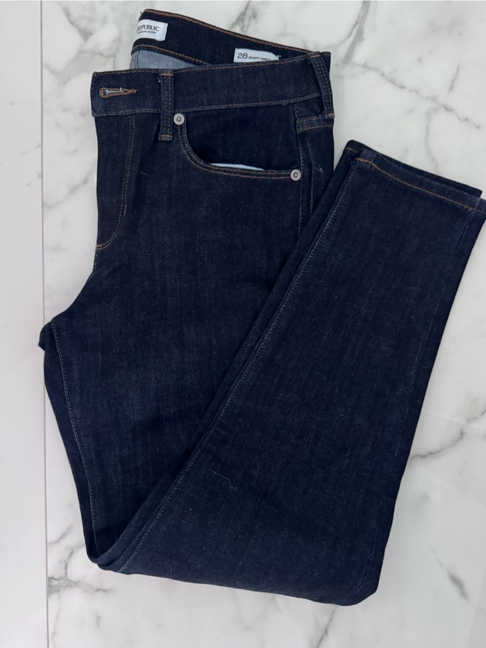 Banana Republic size 28 dark rinse skinny ankle jeans